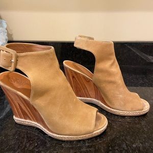 Tory Burch Suede Wedge. Size 7.5